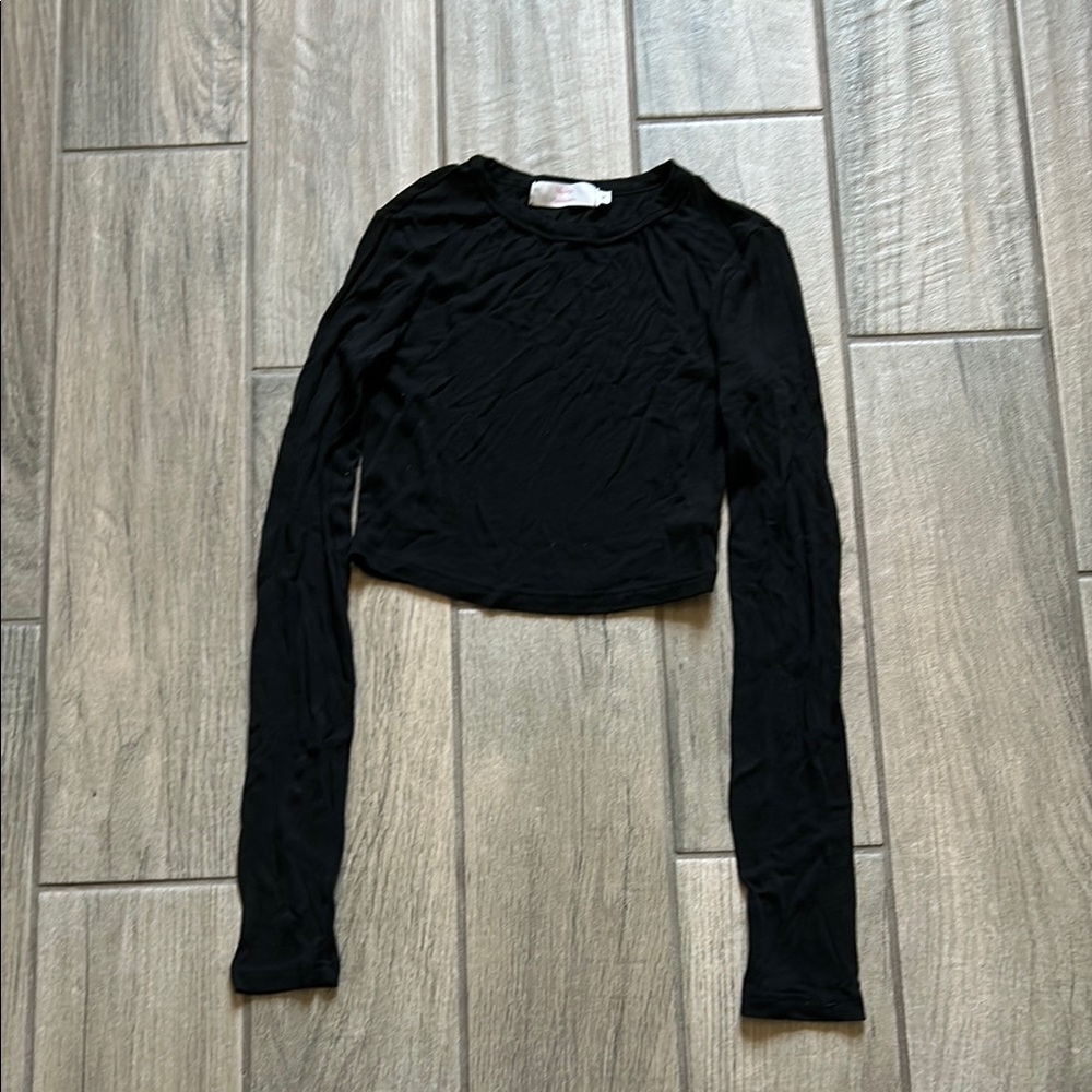 Black Fitted Crop Long Sleeve Tee